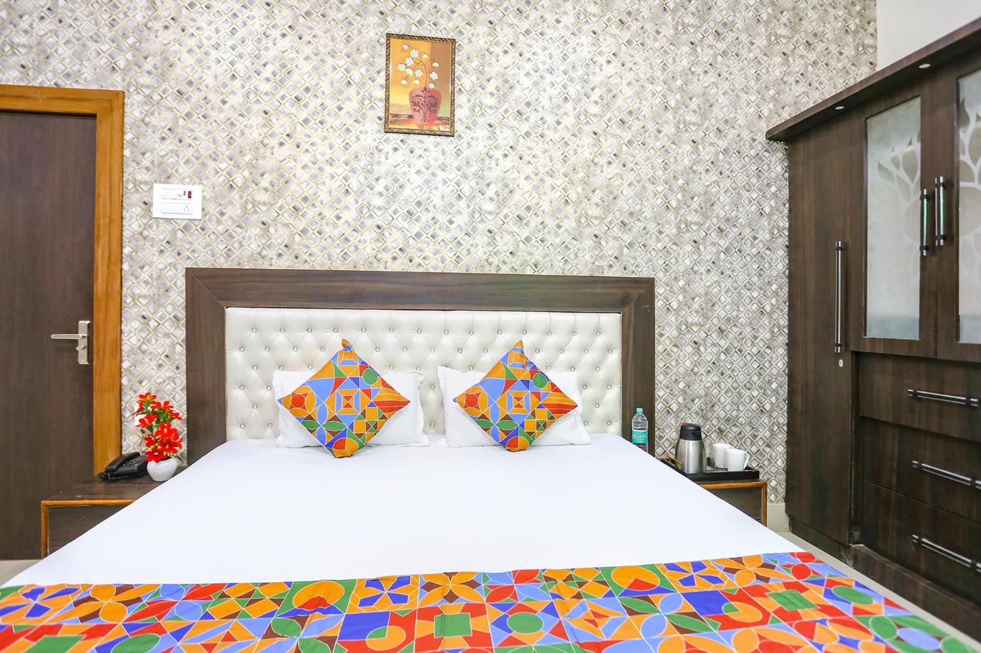 Hotel Fabexpress Aditya Varanasi