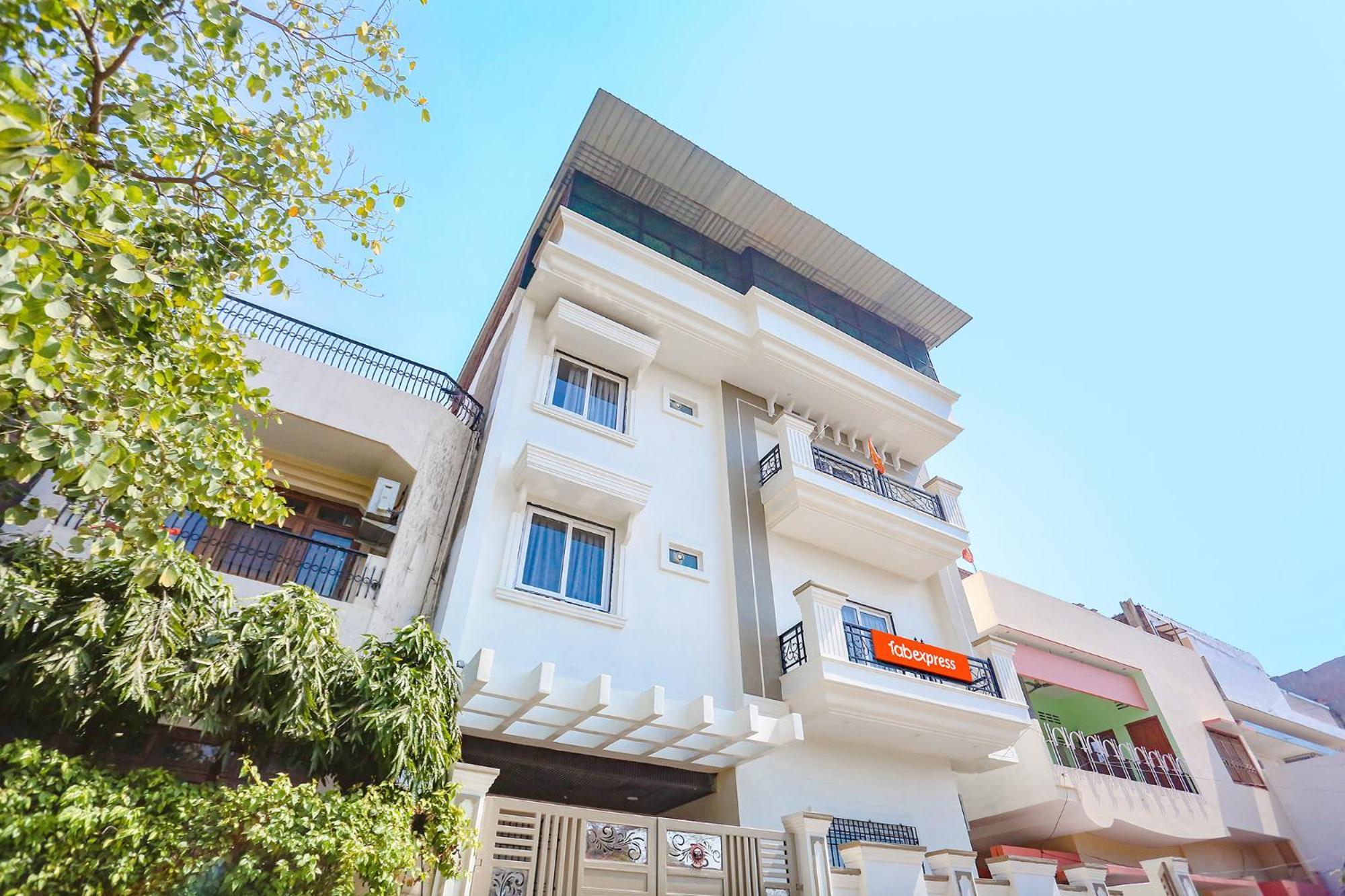 Fabexpress Aditya Hotel 3*